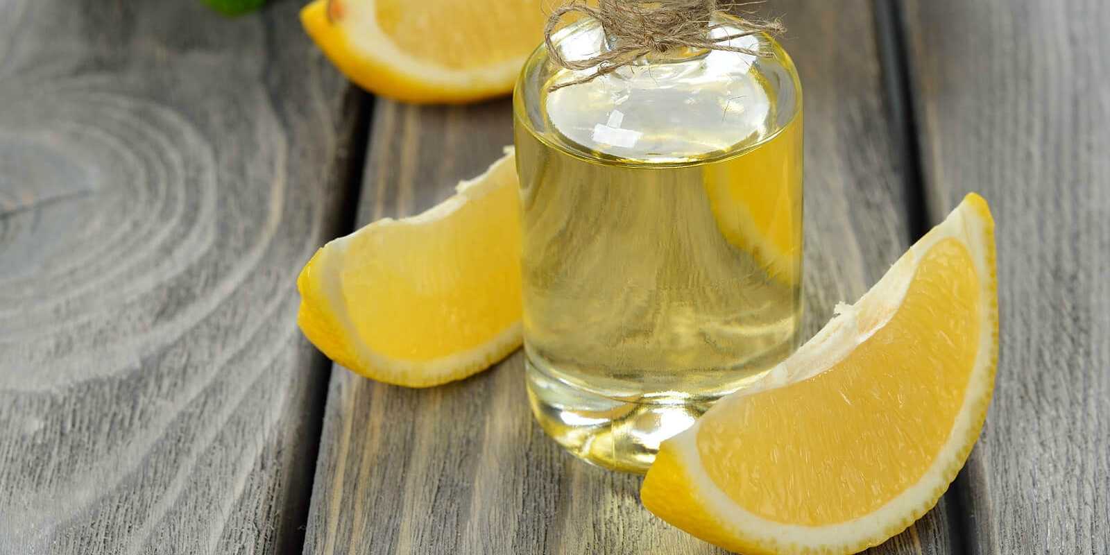 Лимонное масло рецепт. Ароматерапия лимон. Лимонный сок оливковое масло для рук. Лимоны маслом. Лимон для волос.