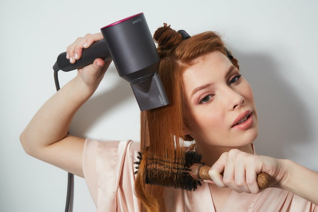 Вредно ли сушить волосы феном