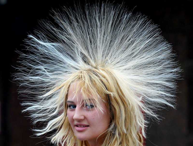Волосы электризуются: почему и что делать
