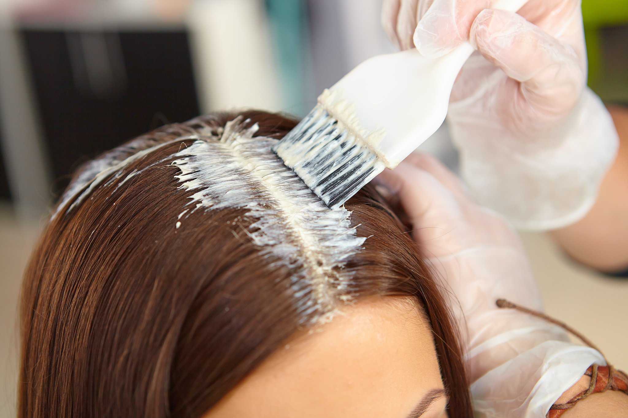 Как правильно покрасить корни волос в домашних условиях: окрашивание самой себе