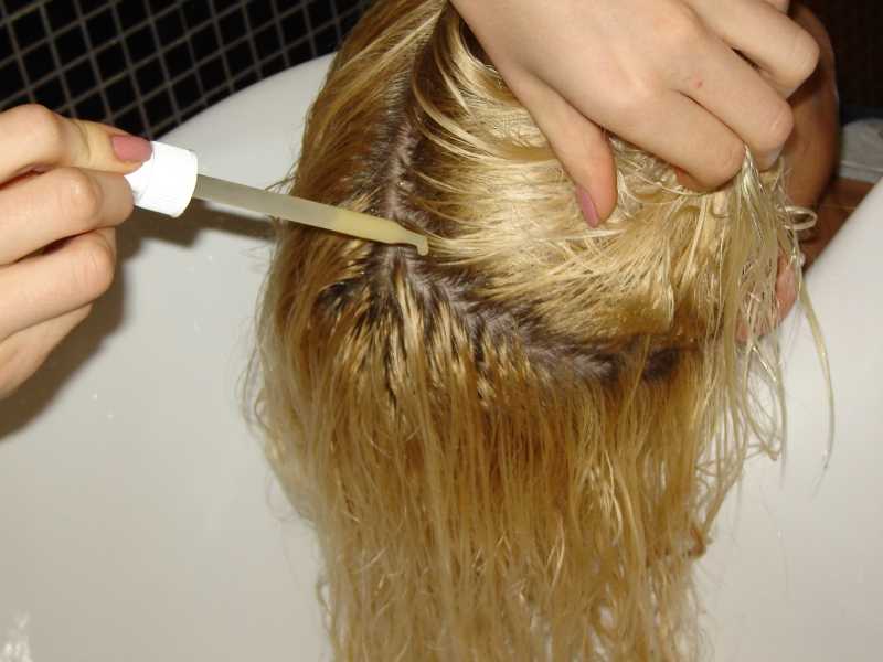 Волосы после осветления и обесцвечивания ломаются и выпадают: что делать и как восстановить здоровье локонов?