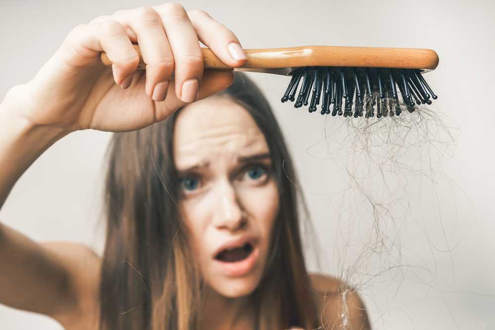 Как остановить выпадение волос осенью? причины, почему осенью выпадают волосы.