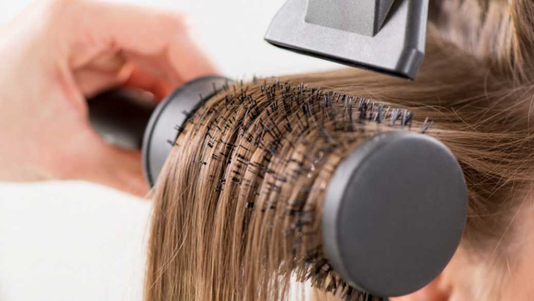 Как самостоятельно уложить волосы феном