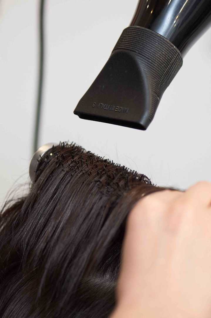 Как выпрямить волосы в домашних условиях