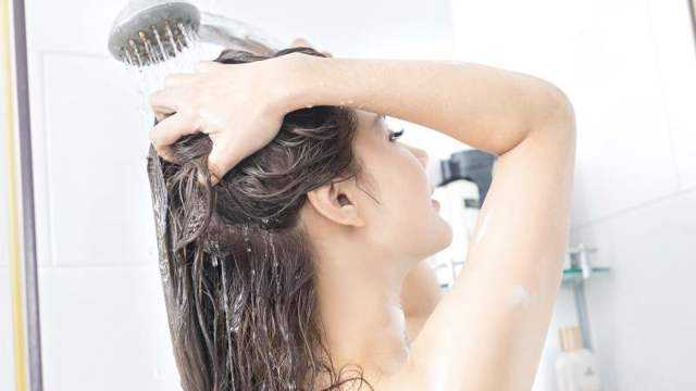 Как остановить выпадение волос при климаксе: полезные советы