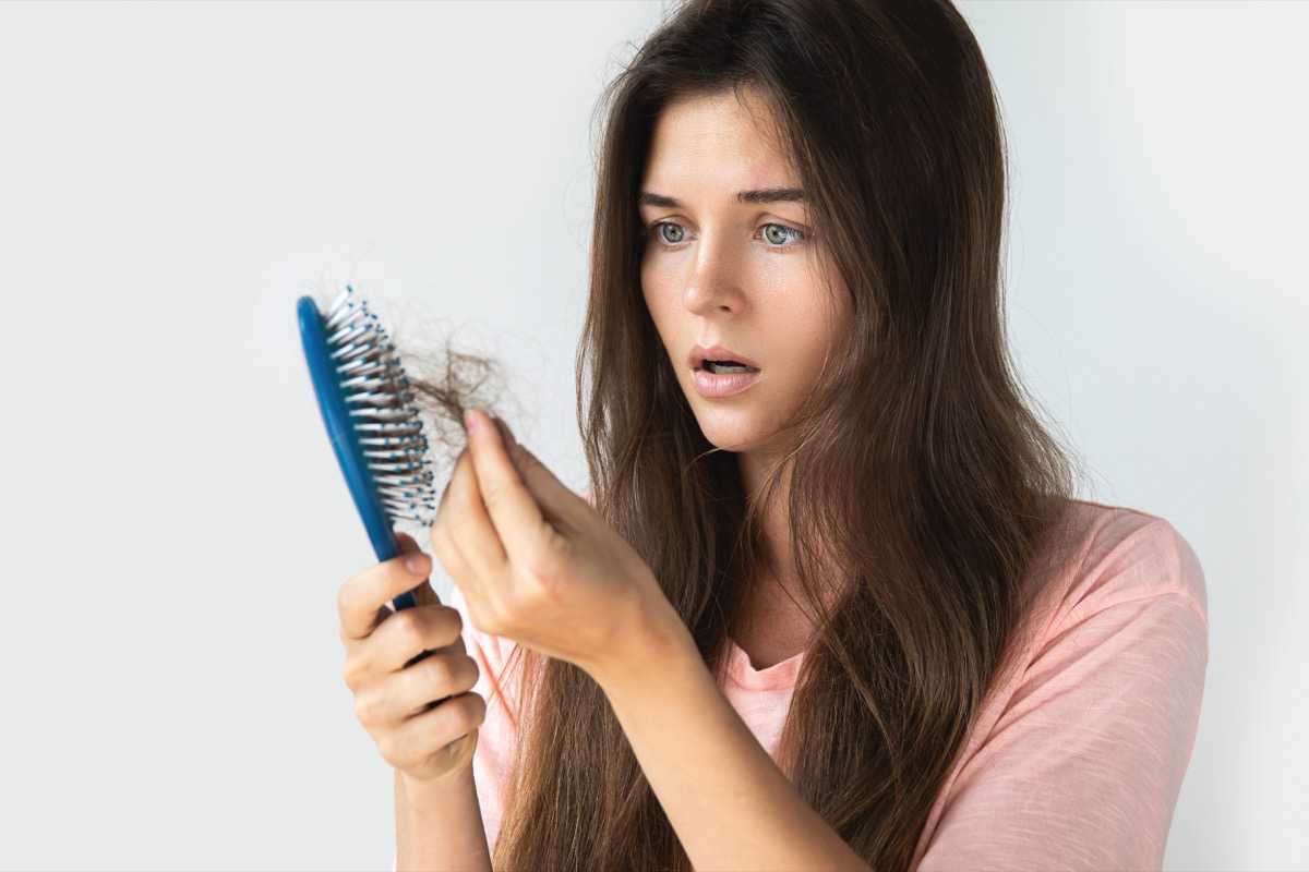 10 главных причин выпадения волос: ищем пути решения проблемы