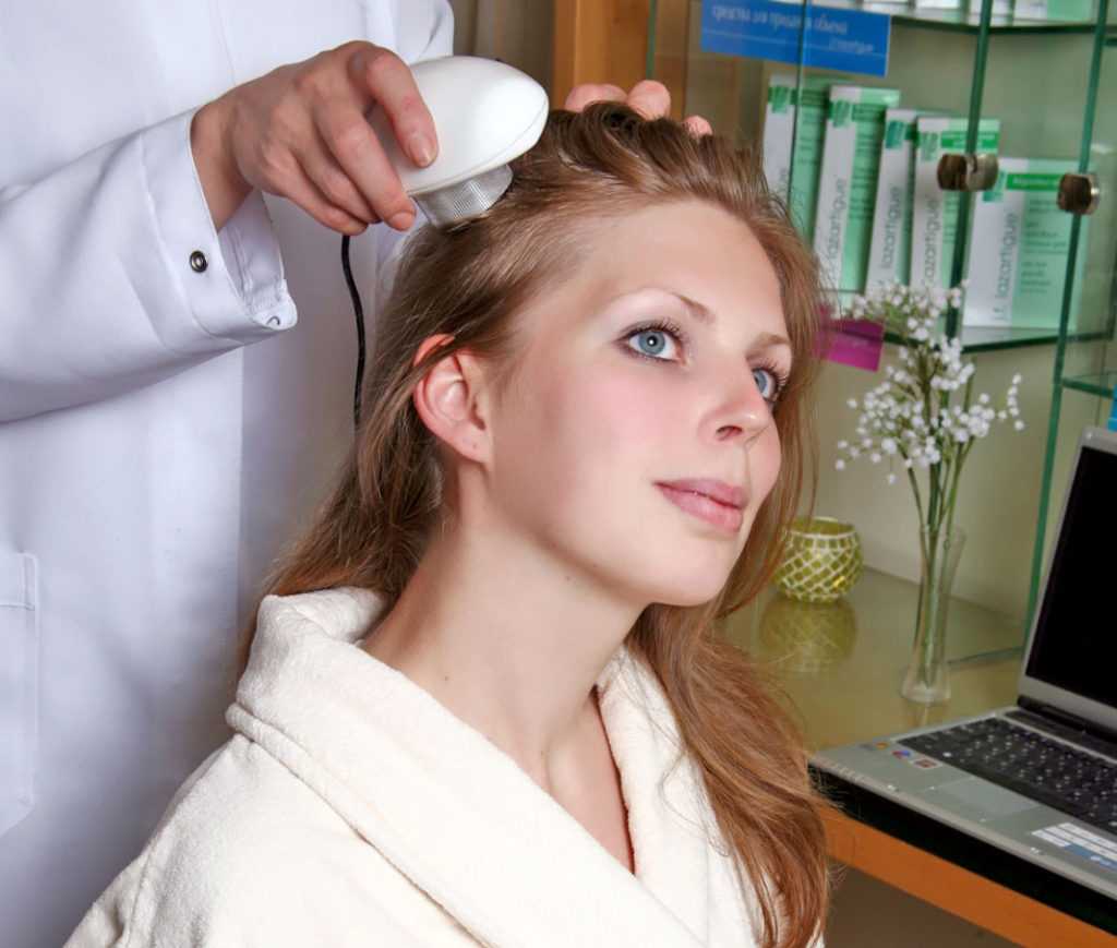 Выпадают волосы: к какому врачу обратиться, советы трихолога при алопеции у женщин, другие специалисты, которые помогут в лечении облысения