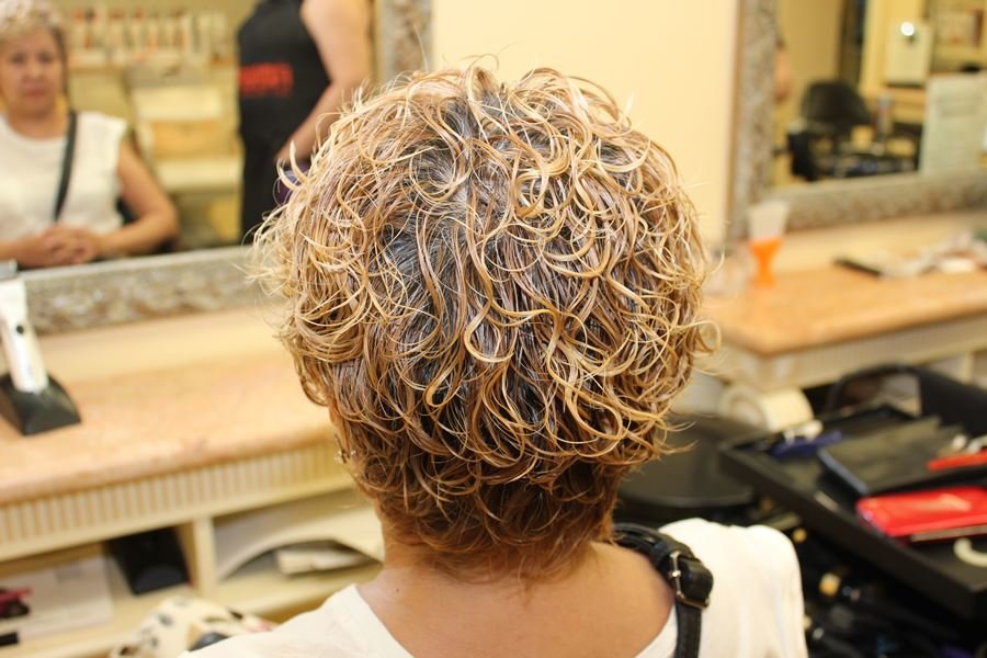 Карвинг-долговременная укладка волос.