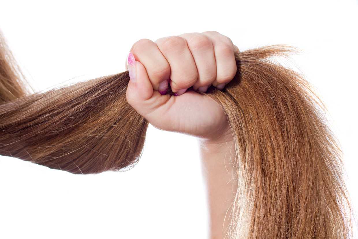 Как уложить длинные секущиеся волосы