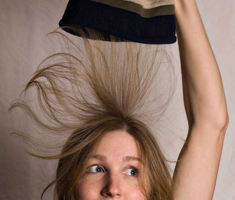 Почему электризуются волосы и что с этим делать?