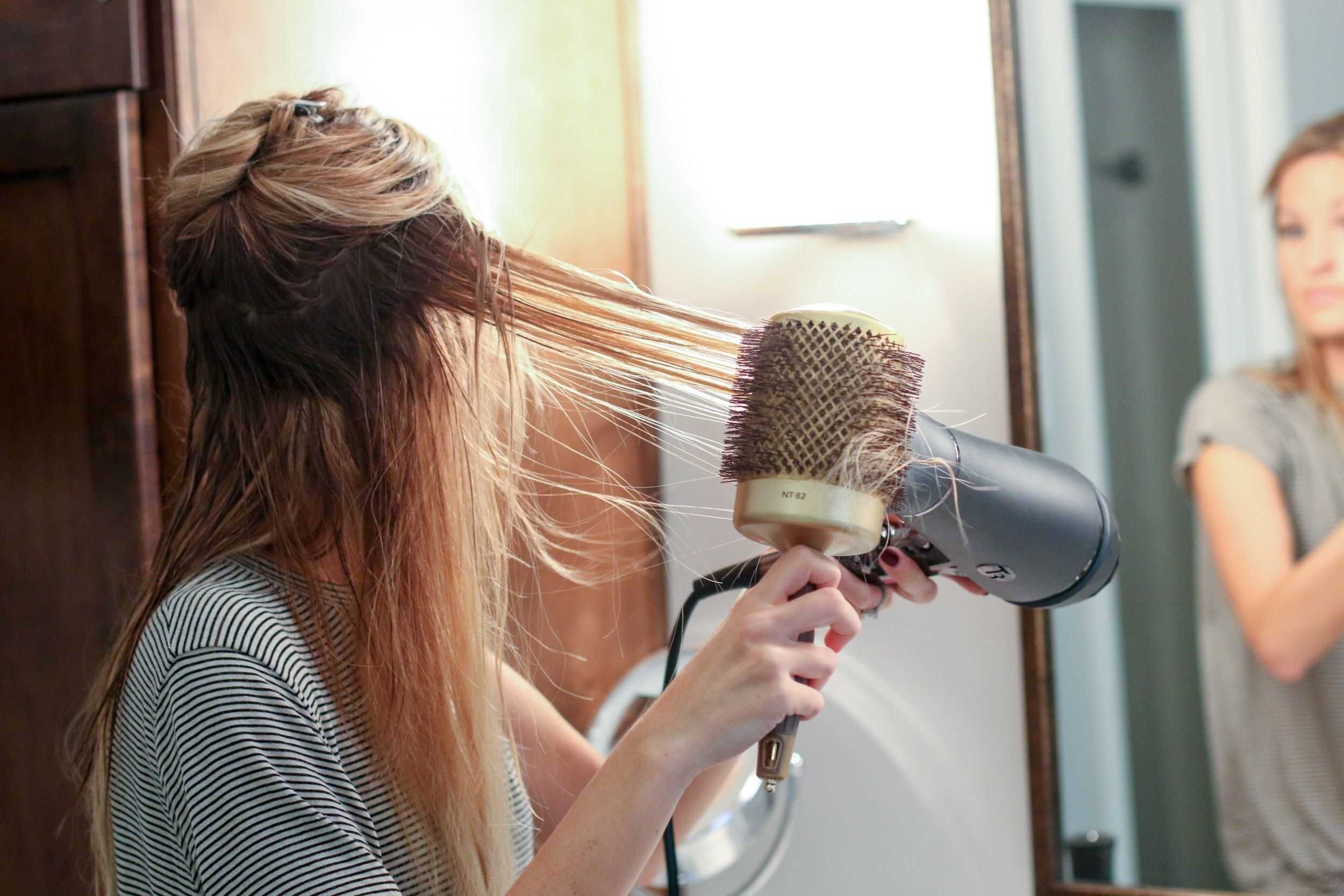 Как сушить волосы феном, чтобы не навредить волосам
