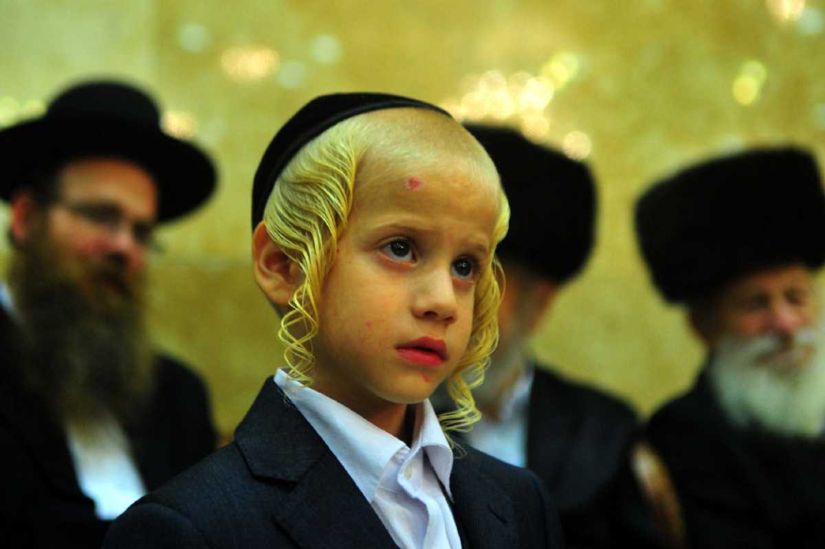 Пейсы у евреев: зачем они нужны, что символизируют, фото женских еврейских причесок, почему иудеи носят черные шляпы, характерные черты стиля в израиле, современные варианты укладок и стрижек