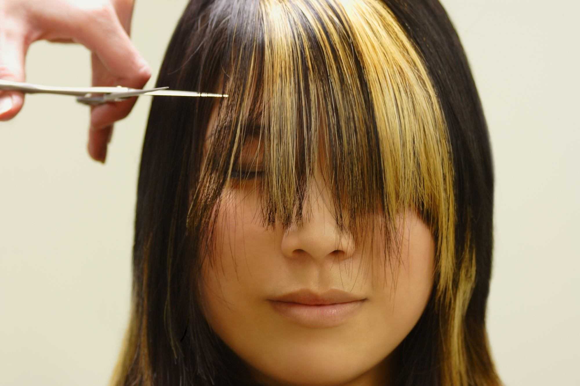 Как сделать себе челку. техника стрижки: на мокрые или сухие волосы? как подстричь прямую челку