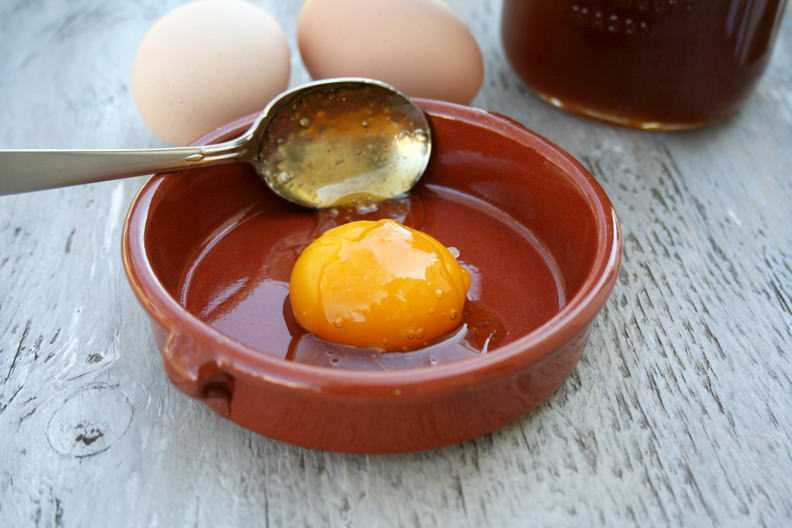Маска для лица из яйца, лимона и меда: рецепт