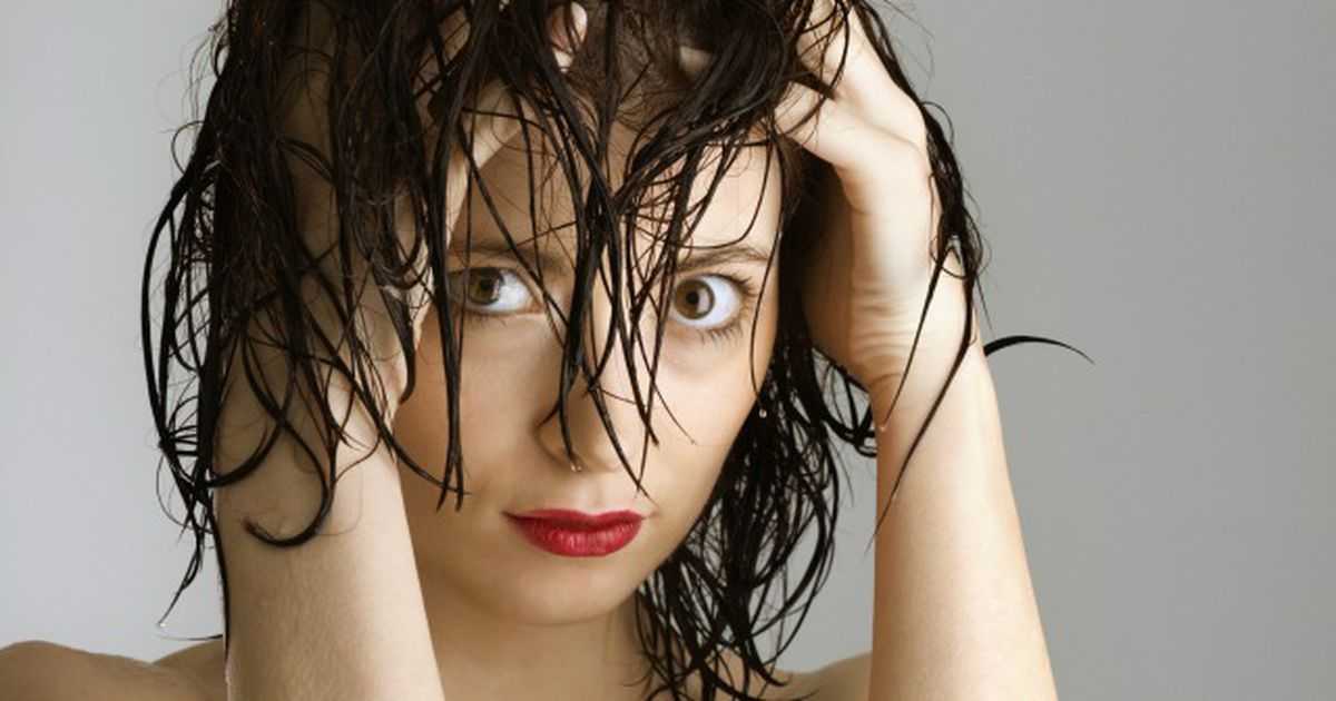 Как самостоятельно сделать прическу с эффектом мокрых волос?