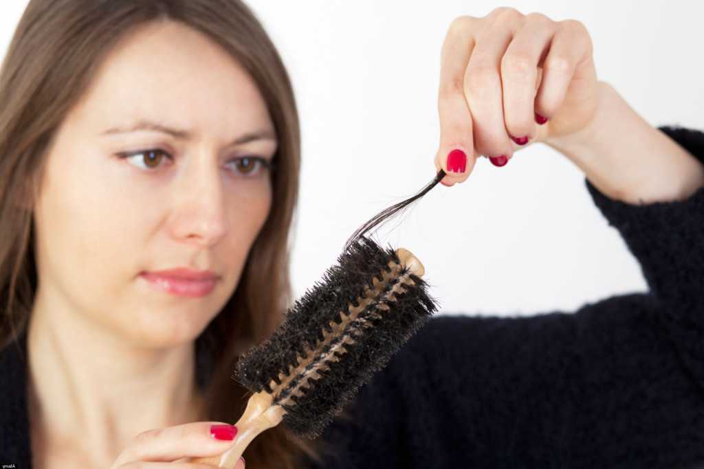 Выпадение волос у женщин: причины и решение проблемы
