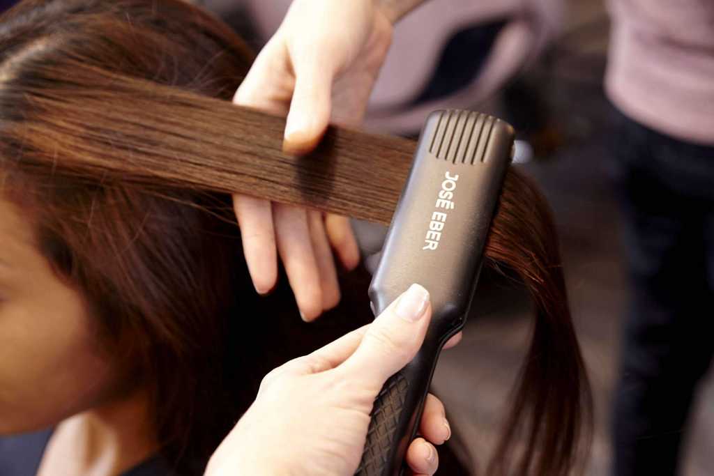 Какими способами можно выпрямить волосы в домашних условиях?
