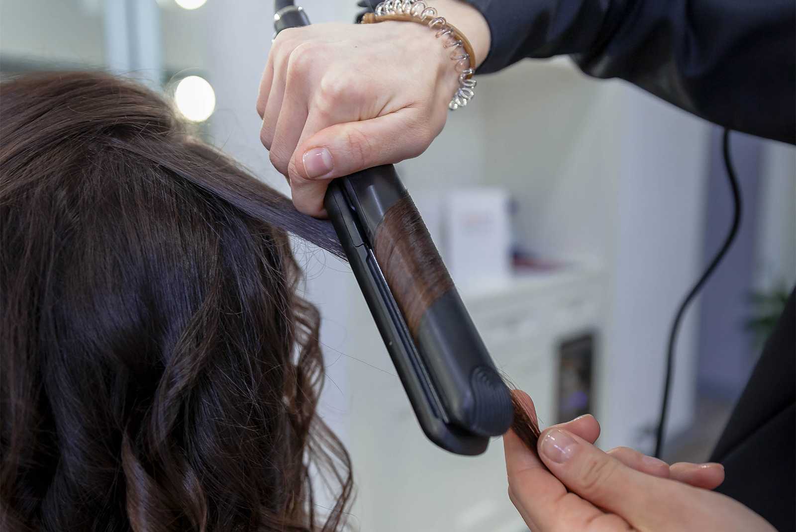 Как сделать локоны утюжком — быстрые причёски выпрямителем