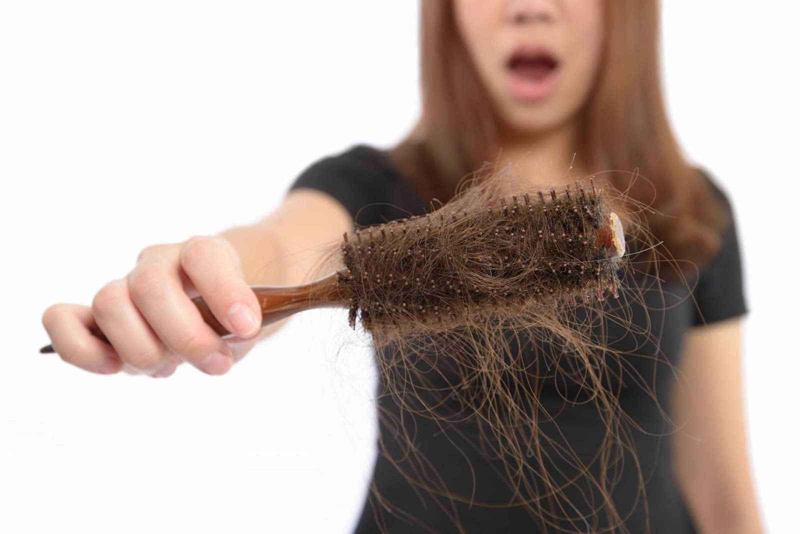Причины сильного выпадения волос у женщин