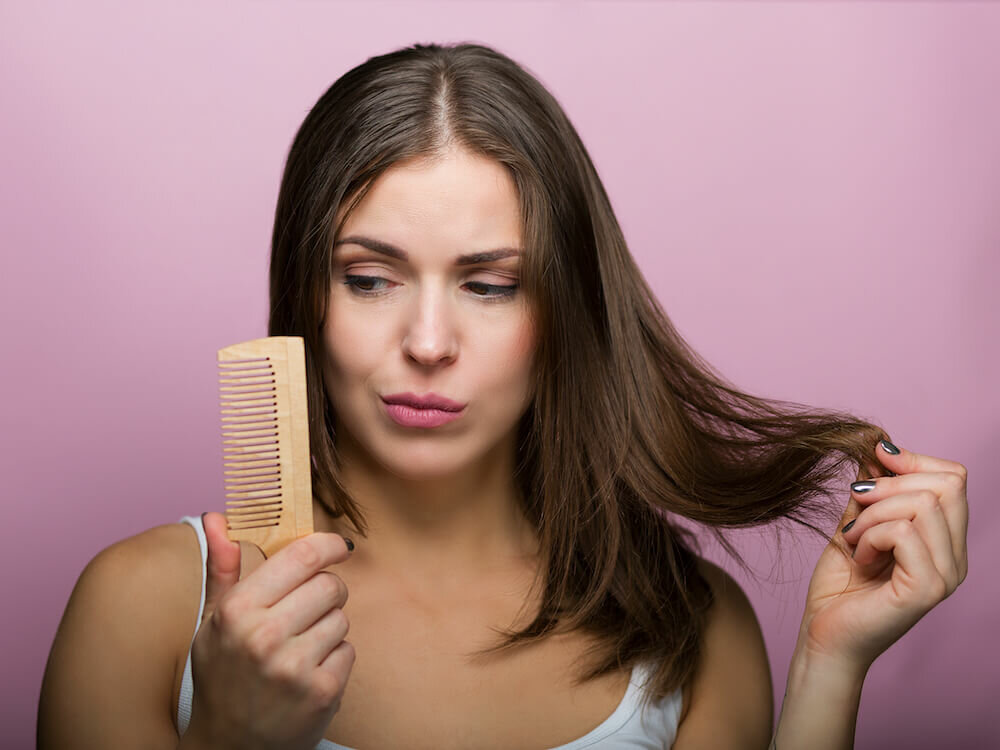 Пять причин, почему выпадают волосы, и как остановить их потерю