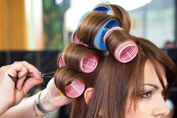 Как накрутить волосы на бигуди-липучки: пошаговая инструкция выполнения укладки, необходимые аксессуары и советы парикмахеров