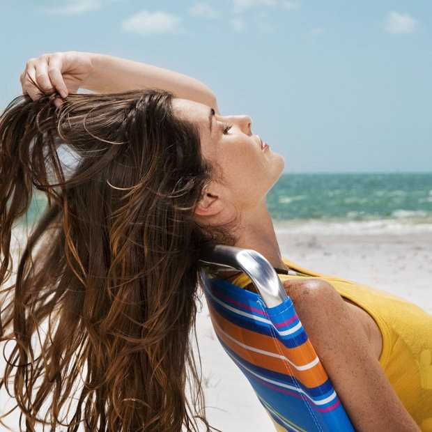 Жаркие правила: уход за волосами летом