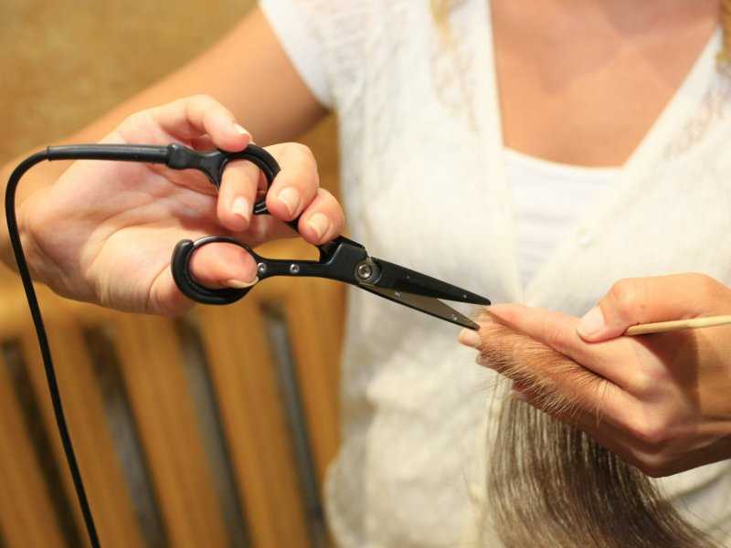 Горячие ножницы — панацея от ломких волос