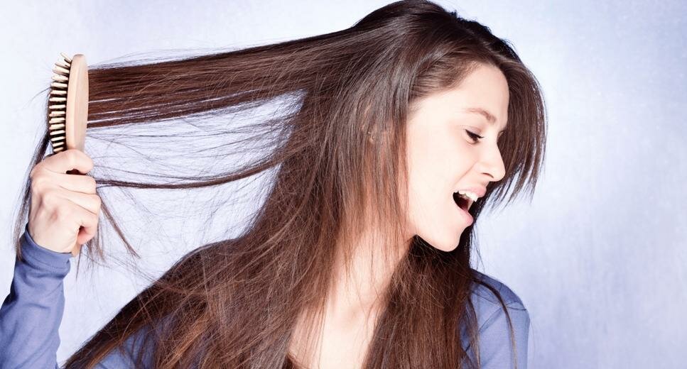 Почему электризуются волосы