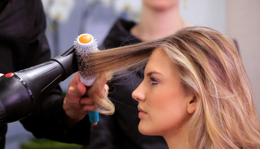 Как правильно сушить волосы феном: укладка феном длинных волос