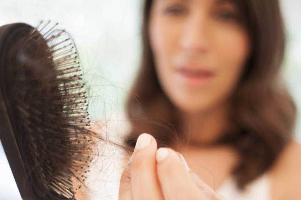 Сколько длится сезонное выпадение волос у женщин и как с ним бороться?