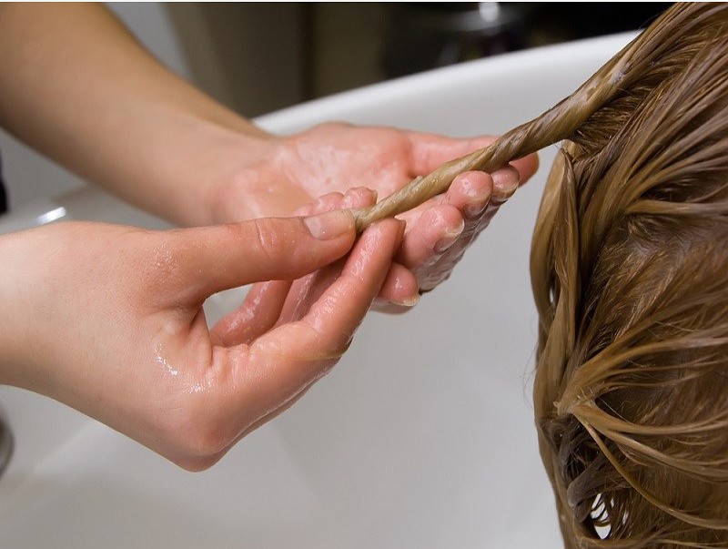 Как укрепить волосы? боремся с "волосопадом" эффективно