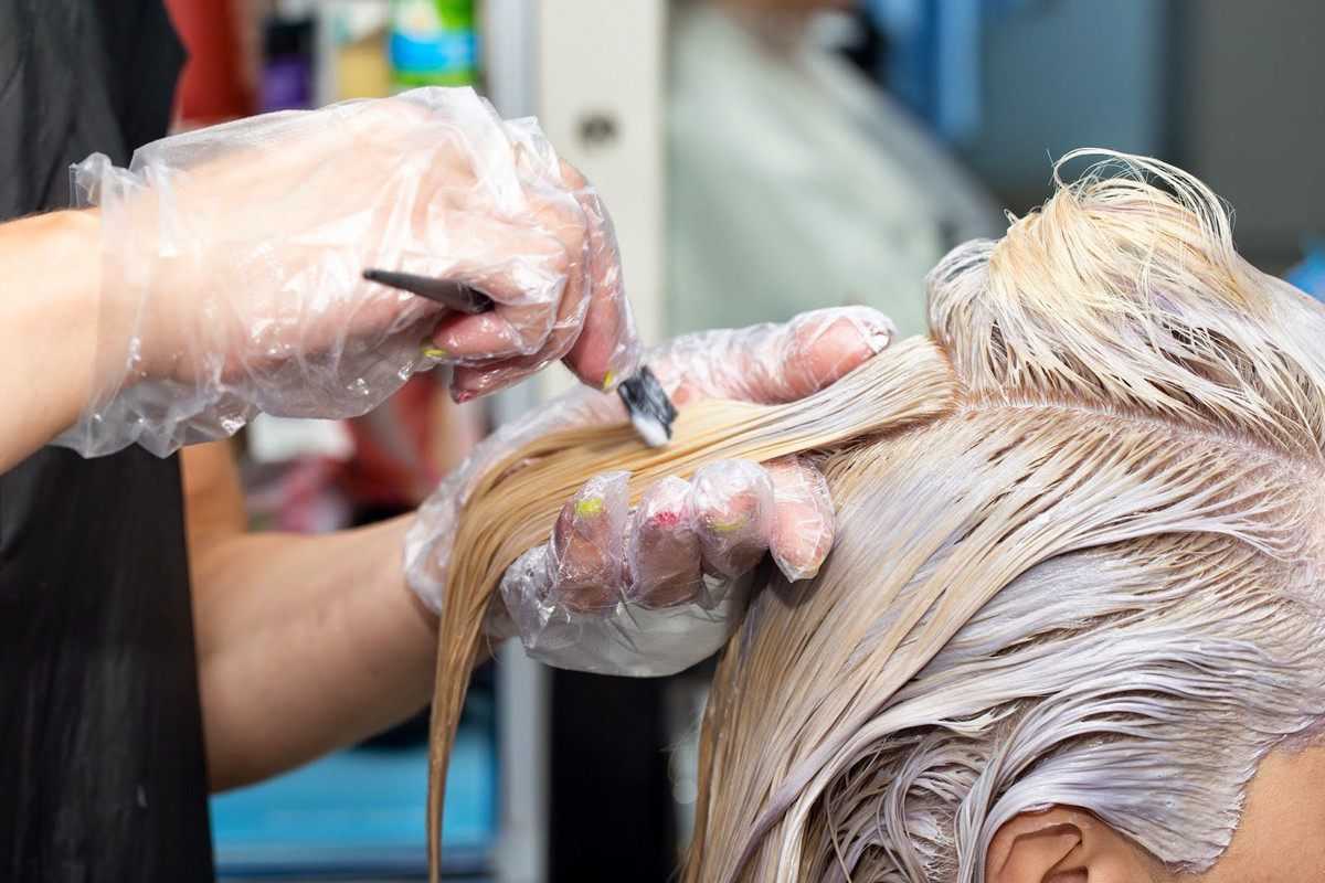 Как покрасить корни волос в домашних условиях?