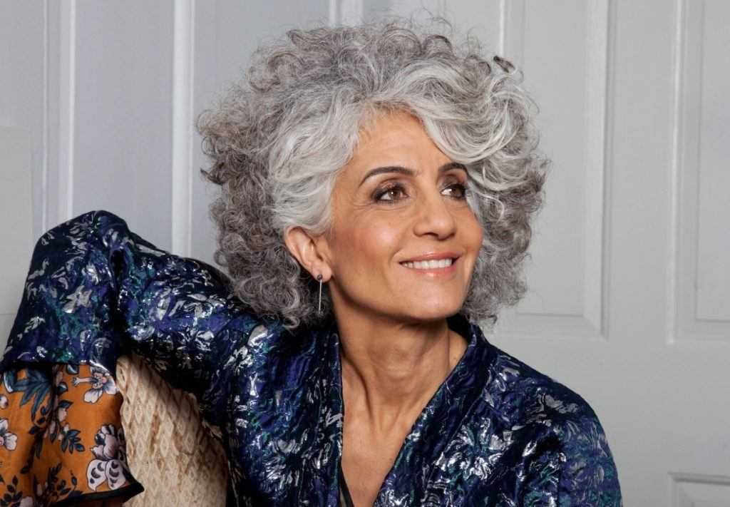 Уход за седыми волосами: какие средства выбрать после 50-60 лет, лучшие маски, народные способы