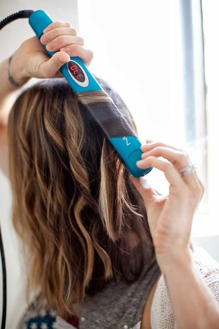 Как завить волосы с помощью утюжка?