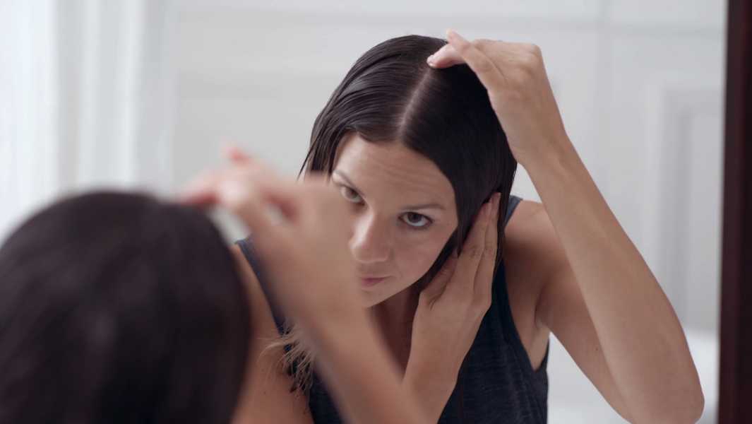 Почему болит кожа головы под волосами: причины, названия болезней и как лечить