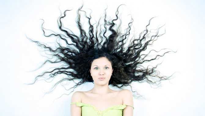 Электризуются волосы: что делать?