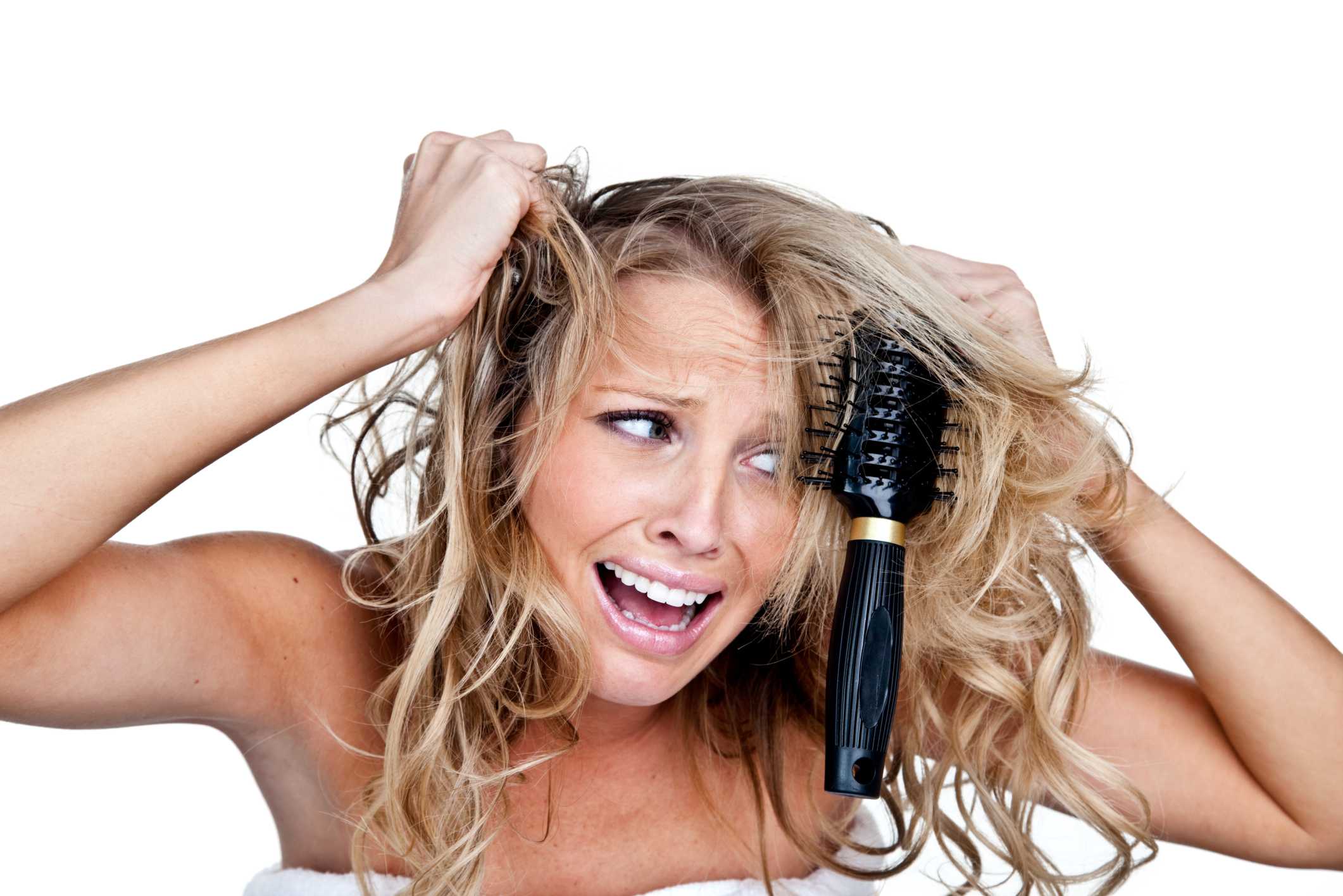 Как расчесать жене волосы