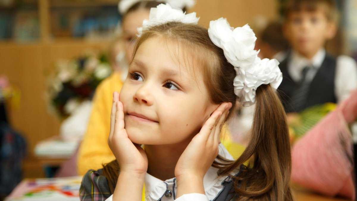 Детские прически на 1 сентября: топ-5 лучших идей